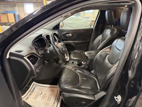 Used 2019 Jeep Cherokee Limited AWD/4WD image 8
