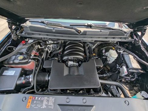 Used 2018 Chevrolet Silverado 1500 Custom w/ Custom Value Package AWD/4WD image 26