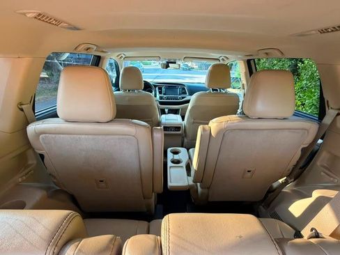 Used 2018 Toyota Highlander XLE AWD/4WD image 10