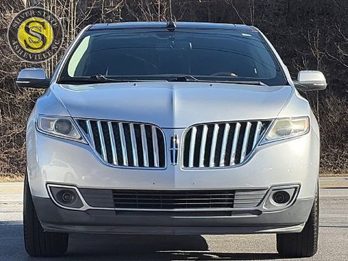 Used 2013 Lincoln MKX AWD image 2
