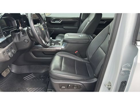 Used 2022 Chevrolet Silverado 1500 LTZ AWD/4WD image 9