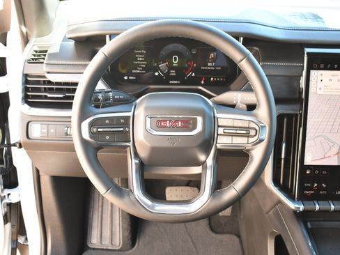 Used 2026 GMC Acadia Elevation w/ Elevation Premium Package FWD image 19