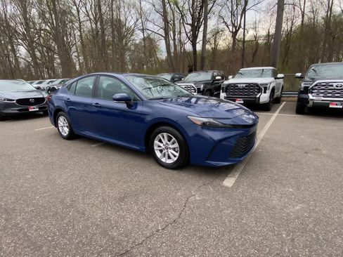 Used 2025 Toyota Camry LE image 5