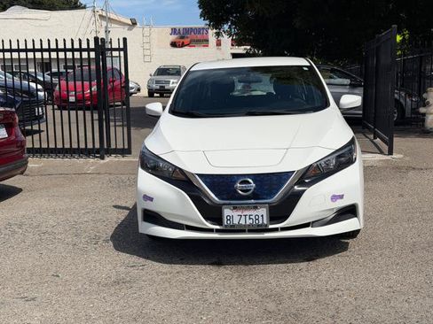 Used 2019 Nissan Leaf S w/ S Charge Package FWD image 2