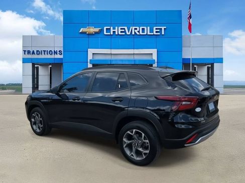 Certified 2026 Chevrolet Trax LT w/ Driver Confidence Package FWD image 7