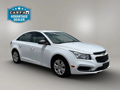 Used 2016 Chevrolet Cruze LS FWD image 3