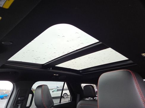 Used 2023 Ford Explorer ST-Line w/ Class IV Trailer Tow Package image 3