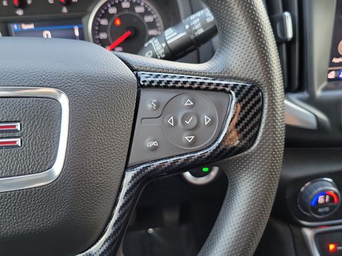 Used 2024 GMC Terrain SLE w/ Driver Convenience Package FWD image 20