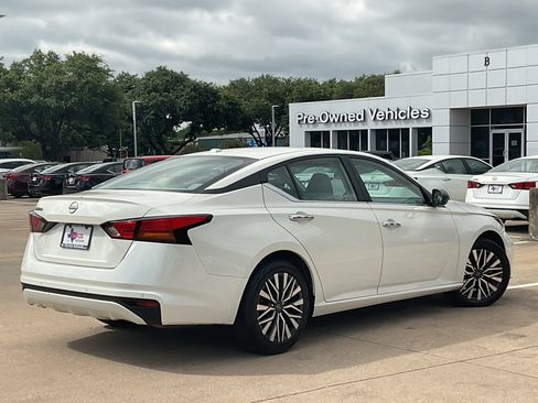 Used 2025 Nissan Altima 2.5 SV FWD image 4