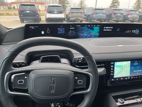 Used 2025 Lincoln Navigator Reserve w/ Jet Appearance Package image 9