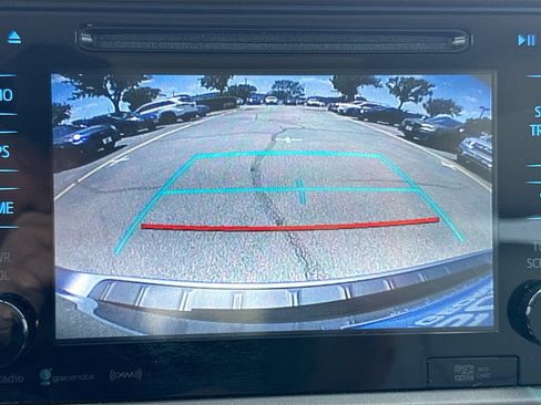 Used 2017 Toyota Sienna XLE Premium FWD image 16