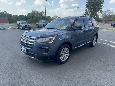 Used 2018 Ford Explorer XLT w/ Equipment Group 202A AWD/4WD image 3