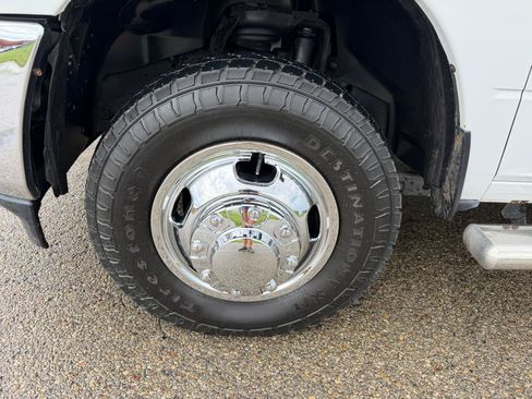 Used 2019 RAM 3500 Tradesman w/ Chrome Appearance Group AWD/4WD image 12