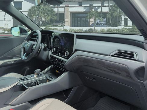 Certified 2025 Lexus TX 500h AWD w/ Technology Package image 29