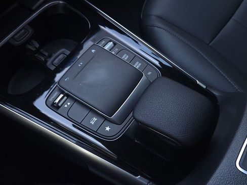 Used 2022 Mercedes-Benz GLB 250 GLB 250 image 18