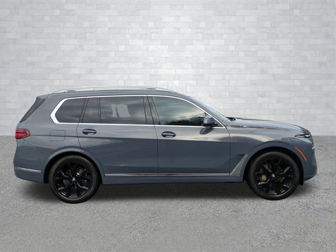 Used 2023 BMW X7 xDrive40i w/ Executive Package image 3