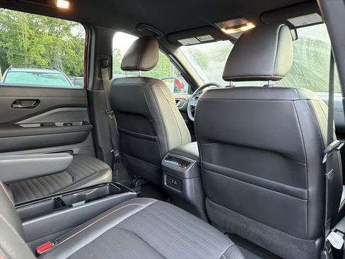 Used 2024 Nissan Pathfinder Rock Creek AWD/4WD image 17