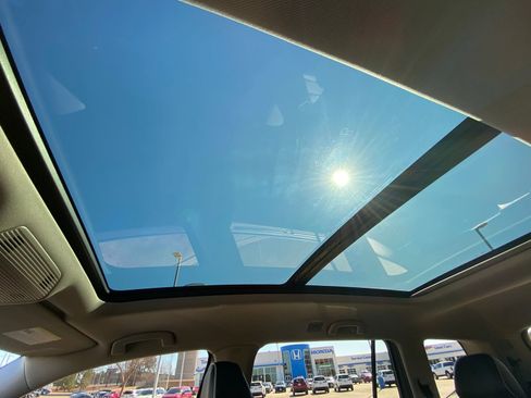 Used 2024 Volkswagen Atlas SEL Premium R-Line image 24