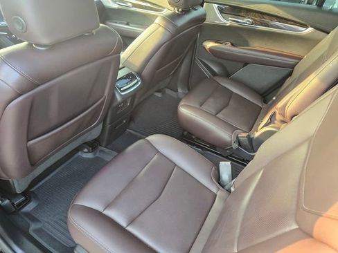 Used 2022 Cadillac XT6 Premium Luxury AWD/4WD image 13