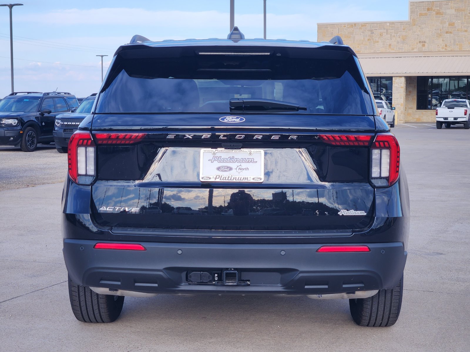 New 2027 Ford Explorer Active RWD image 8