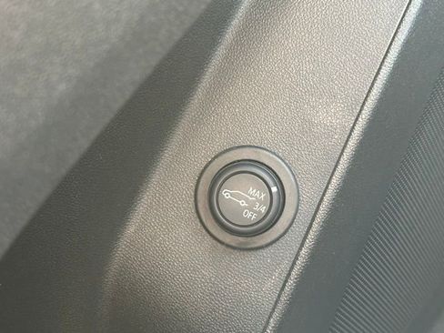 Used 2022 Chevrolet Equinox LT FWD image 25