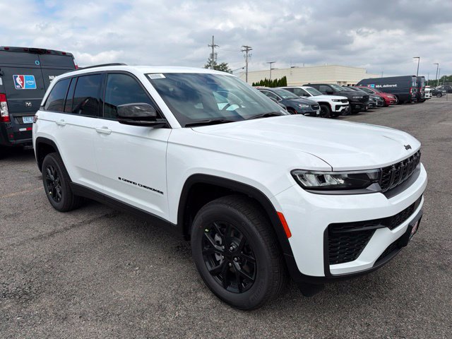 New 2026 Jeep Grand Cherokee Altitude AWD/4WD image 1