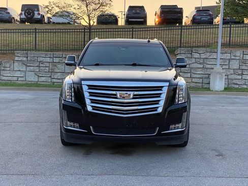 Used 2020 Cadillac Escalade Platinum AWD/4WD image 2