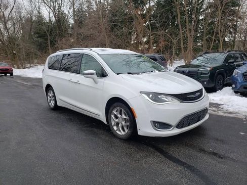 Used 2019 Chrysler Pacifica Limited image 1