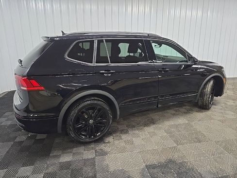 Used 2022 Volkswagen Tiguan SE R-Line image 3