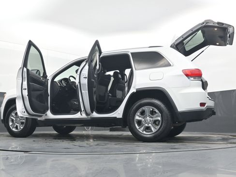 Used 2017 Jeep Grand Cherokee Laredo w/ Quick Order Package 2BE image 38