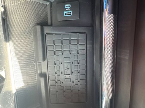 Used 2023 Ford F150 Lariat AWD/4WD image 32