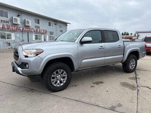 Used 2019 Toyota Tacoma SR5 image 2
