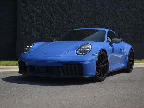 Certified 2025 Porsche 911 Carrera GTS RWD image 41