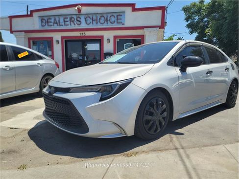 Used 2022 Toyota Corolla LE FWD image 2