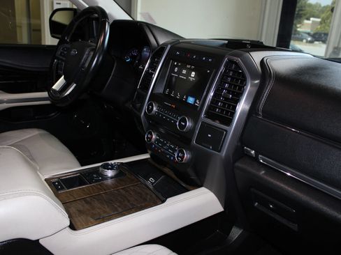 Used 2018 Ford Expedition Platinum RWD image 42
