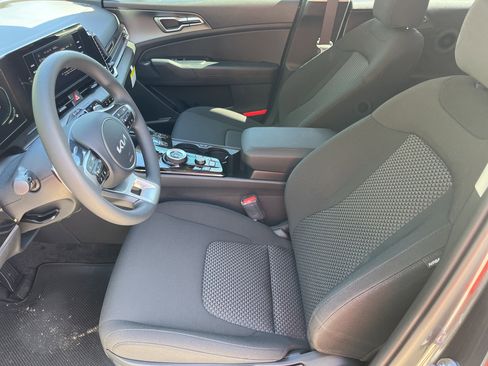 New 2025 Kia Sportage LX image 17