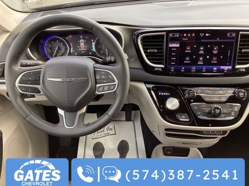 Used 2024 Chrysler Pacifica Touring-L image 20