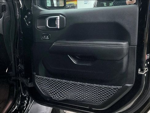 Used 2022 Jeep Wrangler Unlimited Sahara w/ Cold Weather Group image 12