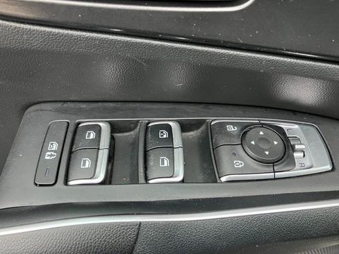 Used 2023 Kia Sorento LX image 12