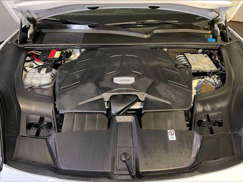 Certified 2022 Porsche Cayenne AWD/4WD image 32