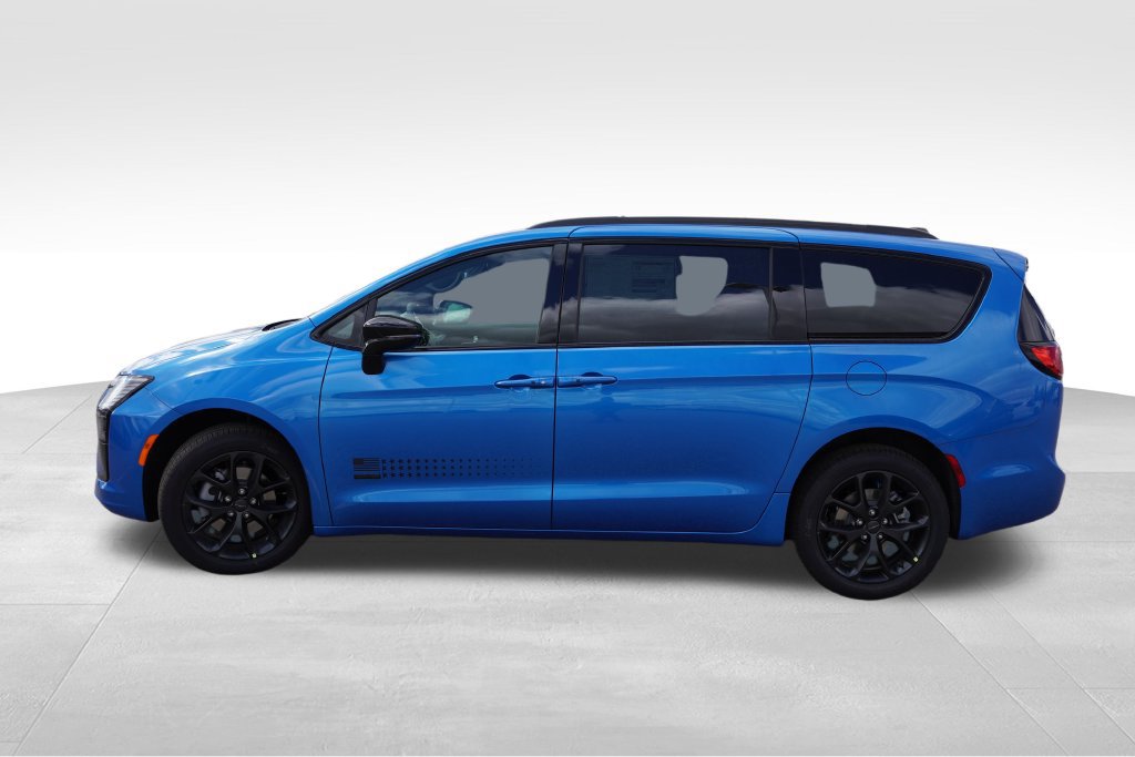 New 2027 Chrysler Pacifica Select AWD/4WD image 6
