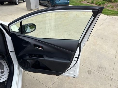 Used 2021 Toyota Prius FWD image 30