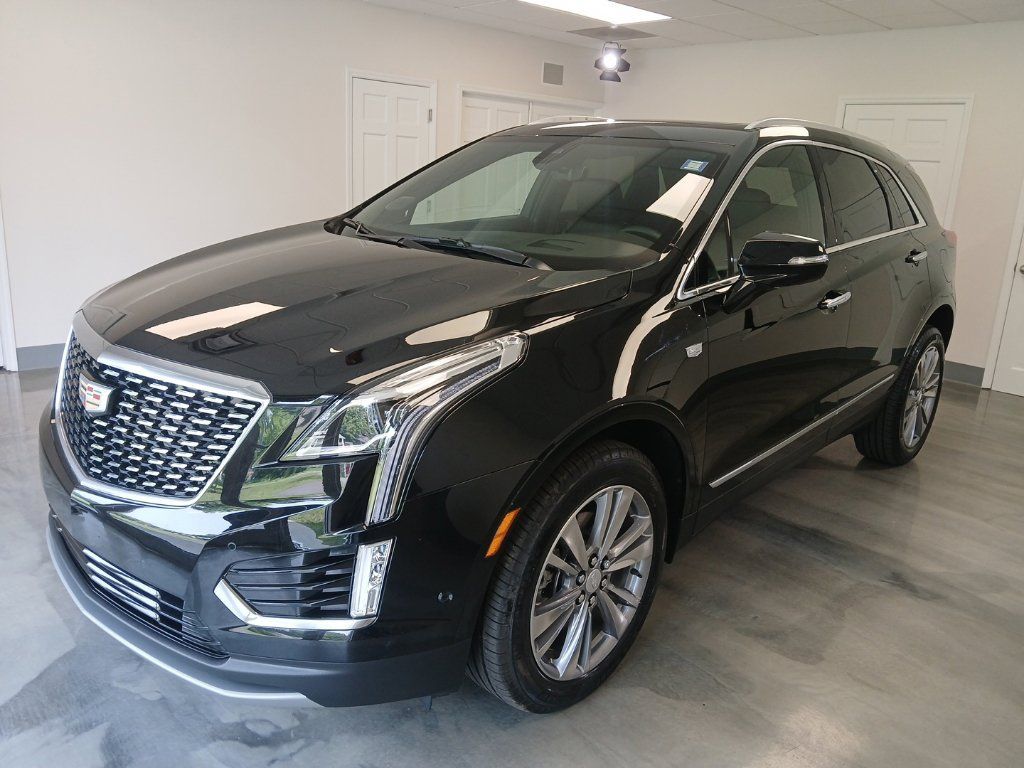 Certified 2025 Cadillac XT5 Premium Luxury w/ Technology Package AWD/4WD image 4