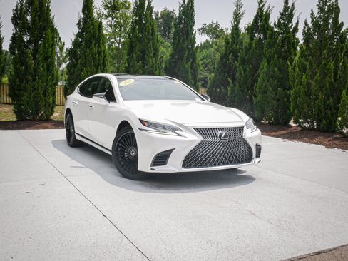 Used 2018 Lexus LS 500 w/ Luxury Package RWD image 2