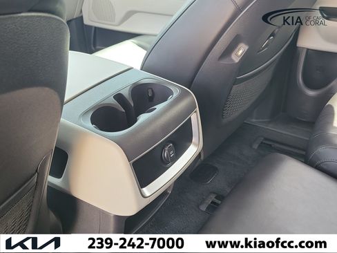 Used 2024 Kia Carnival LX FWD image 16