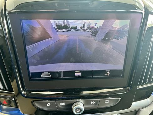 Used 2020 Chevrolet Traverse LT image 22