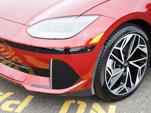 Used 2024 Hyundai Ioniq 6 Limited image 9