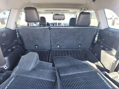 Used 2019 Toyota Highlander XLE image 28