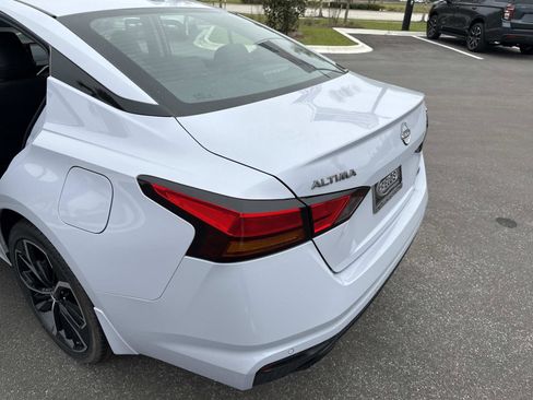 Used 2024 Nissan Altima 2.5 SR w/ SR Premium Package image 11