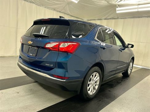 Used 2020 Chevrolet Equinox LT image 2